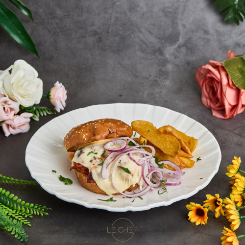 BURGER od dimljene drapane prasetine sa crvenim lukom u BBQ sosu - LE CHEF